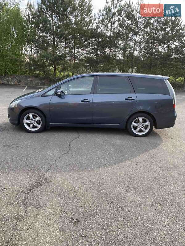 Минивэн Mitsubishi Grandis 2006 в Каменец-Подольском