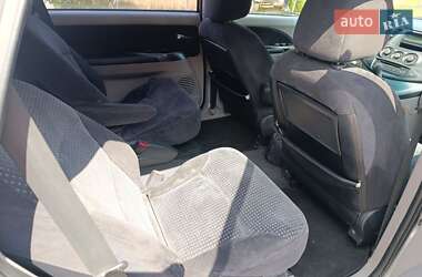 Минивэн Mitsubishi Grandis 2005 в 