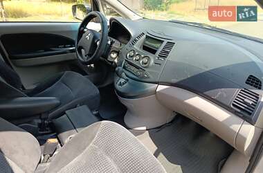 Минивэн Mitsubishi Grandis 2005 в 