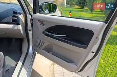 Минивэн Mitsubishi Grandis 2005 в 