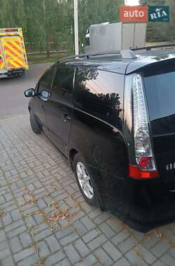 Мінівен Mitsubishi Grandis 2005 в 