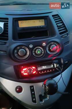 Мінівен Mitsubishi Grandis 2005 в 