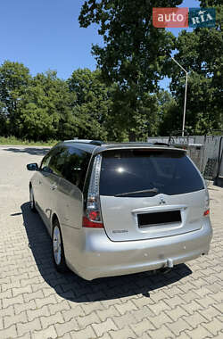Мінівен Mitsubishi Grandis 2009 в Новоселиці