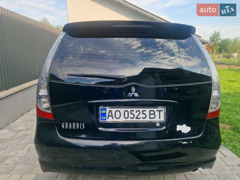 Минивэн Mitsubishi Grandis 2007 в Ужгороде