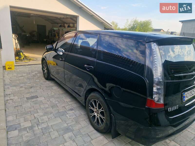 Минивэн Mitsubishi Grandis 2007 в Ужгороде