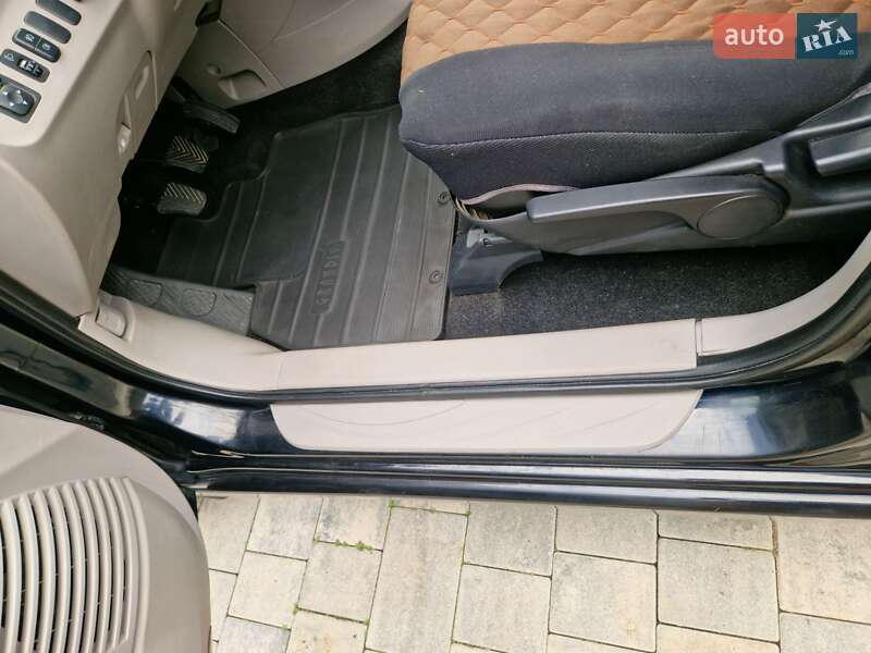 Минивэн Mitsubishi Grandis 2007 в Ужгороде