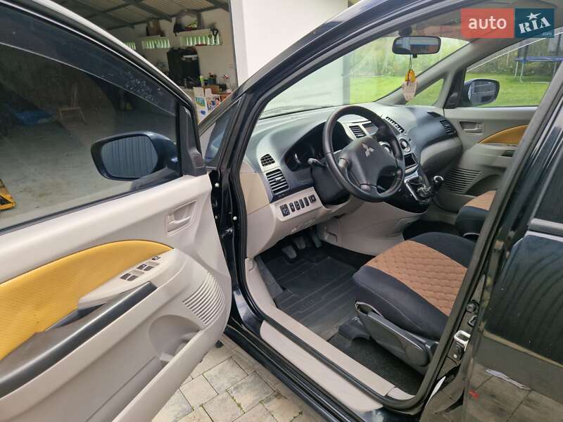 Минивэн Mitsubishi Grandis 2007 в Ужгороде