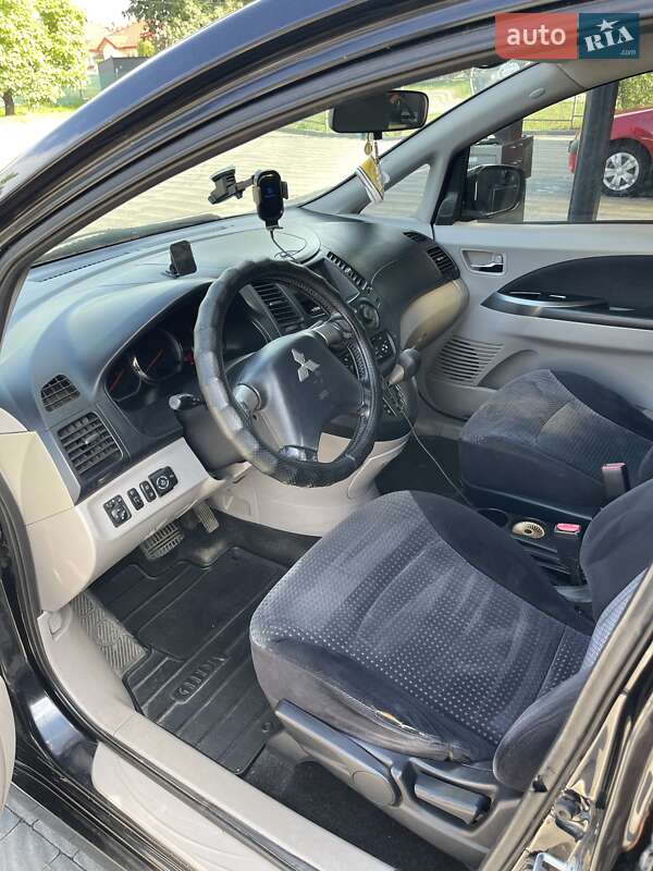 Минивэн Mitsubishi Grandis 2006 в Ужгороде