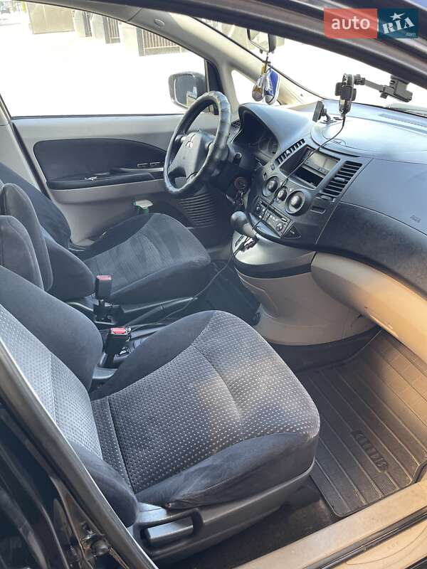 Минивэн Mitsubishi Grandis 2006 в Ужгороде