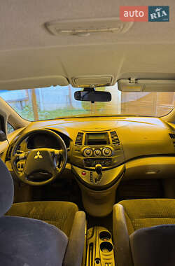Минивэн Mitsubishi Grandis 2007 в 