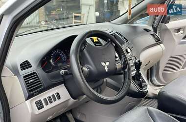 Минивэн Mitsubishi Grandis 2007 в 