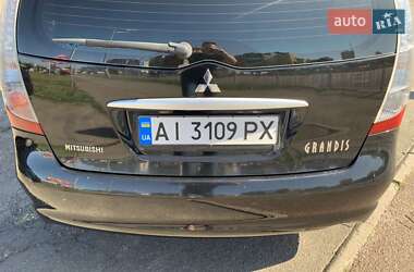 Минивэн Mitsubishi Grandis 2008 в 