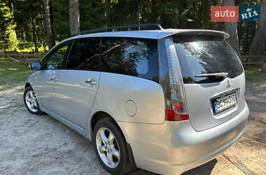 Минивэн Mitsubishi Grandis 2006 в 