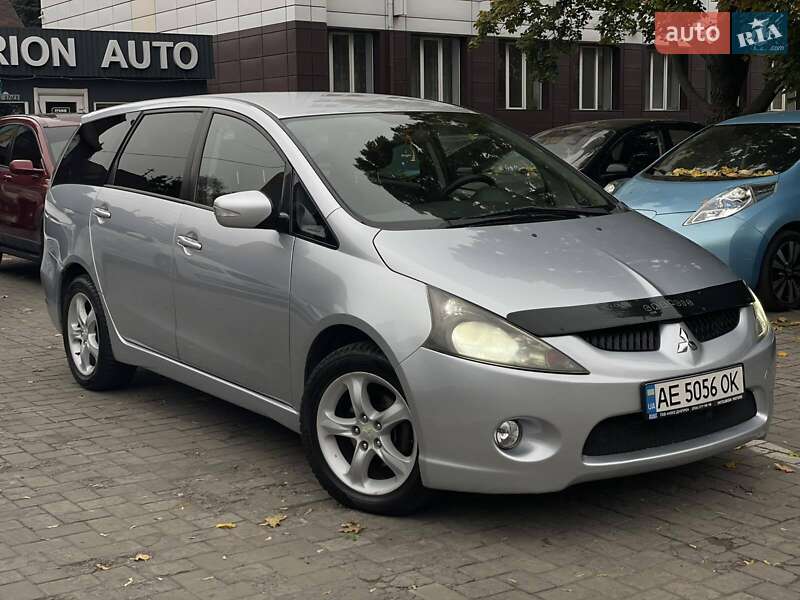 Mitsubishi Grandis 2006