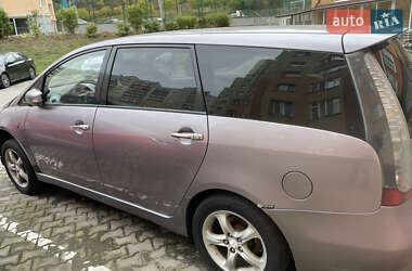 Минивэн Mitsubishi Grandis 2006 в 