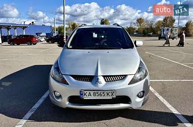Минивэн Mitsubishi Grandis 2005 в 