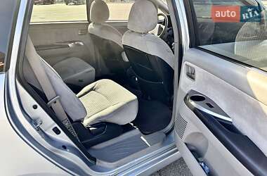 Минивэн Mitsubishi Grandis 2005 в 