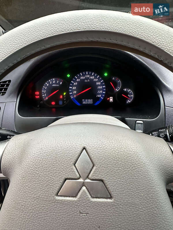Мінівен Mitsubishi Grandis 2004 в Львові фото 6 Мінівен Mitsubishi Grandis 2004 в Львові