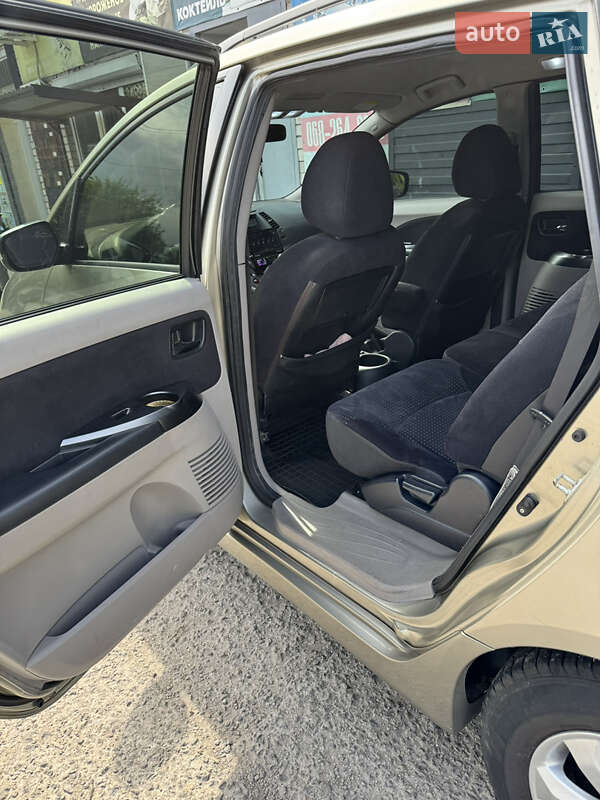 Мінівен Mitsubishi Grandis 2007 в Кам'янському