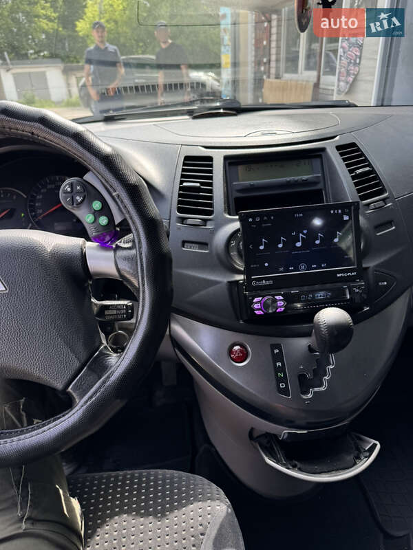 Мінівен Mitsubishi Grandis 2007 в Кам'янському