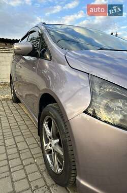 Минивэн Mitsubishi Grandis 2006 в  фото 13 Минивэн Mitsubishi Grandis 2006 в