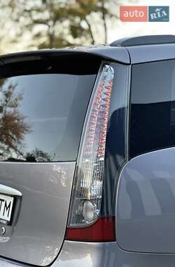 Минивэн Mitsubishi Grandis 2005 в  фото 16 Минивэн Mitsubishi Grandis 2005 в