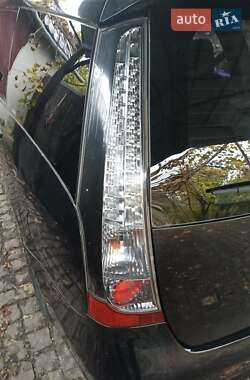 Минивэн Mitsubishi Grandis 2008 в 