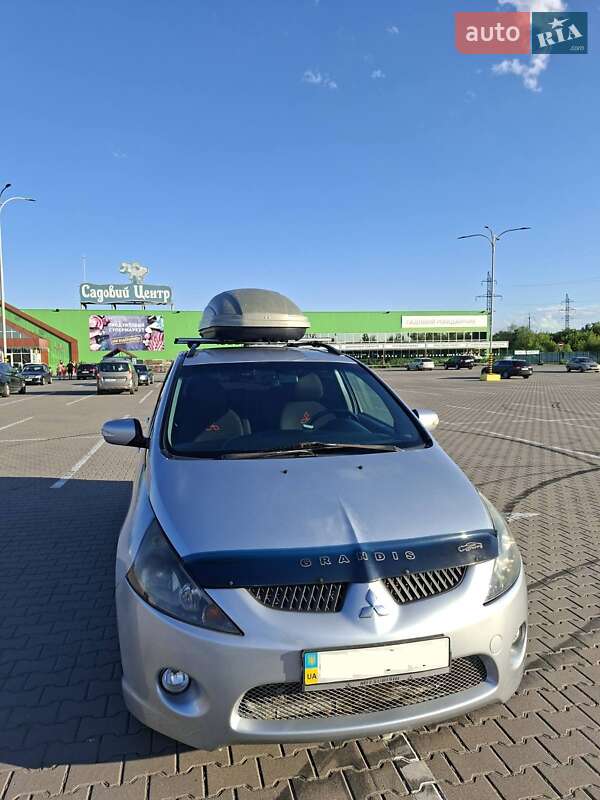 Минивэн Mitsubishi Grandis 2006 в Черновцах