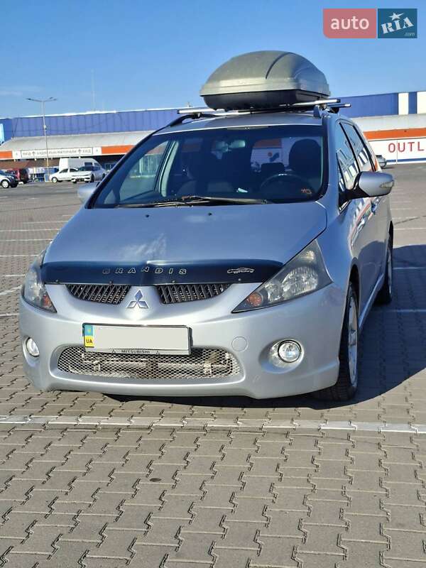 Минивэн Mitsubishi Grandis 2006 в Черновцах