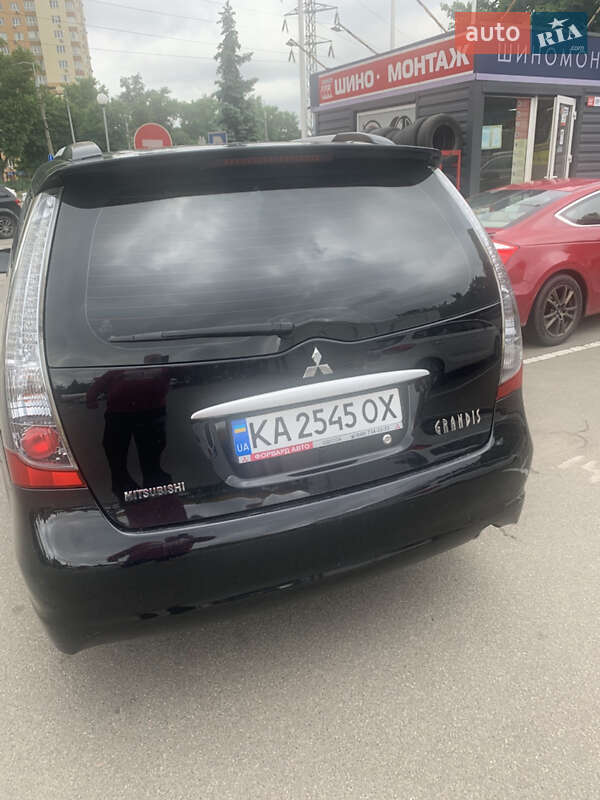 Минивэн Mitsubishi Grandis 2008 в Киеве