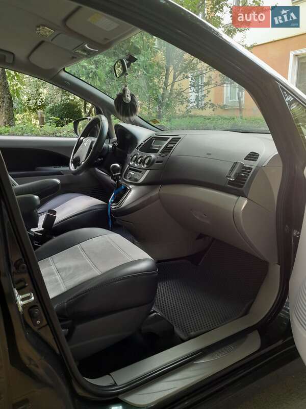 Минивэн Mitsubishi Grandis 2008 в Звягеле