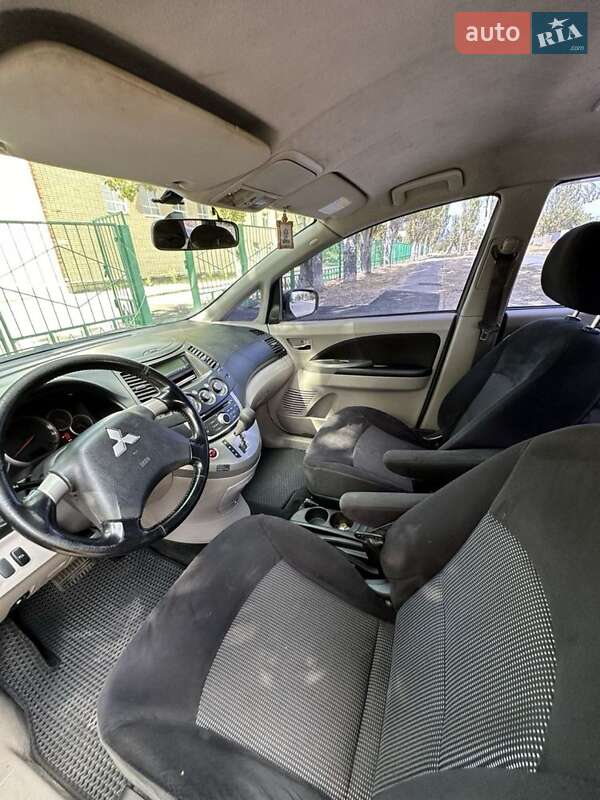 Mitsubishi Grandis 2009