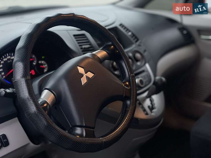 Минивэн Mitsubishi Grandis 2008 в Днепре фото 14 Минивэн Mitsubishi Grandis 2008 в Днепре