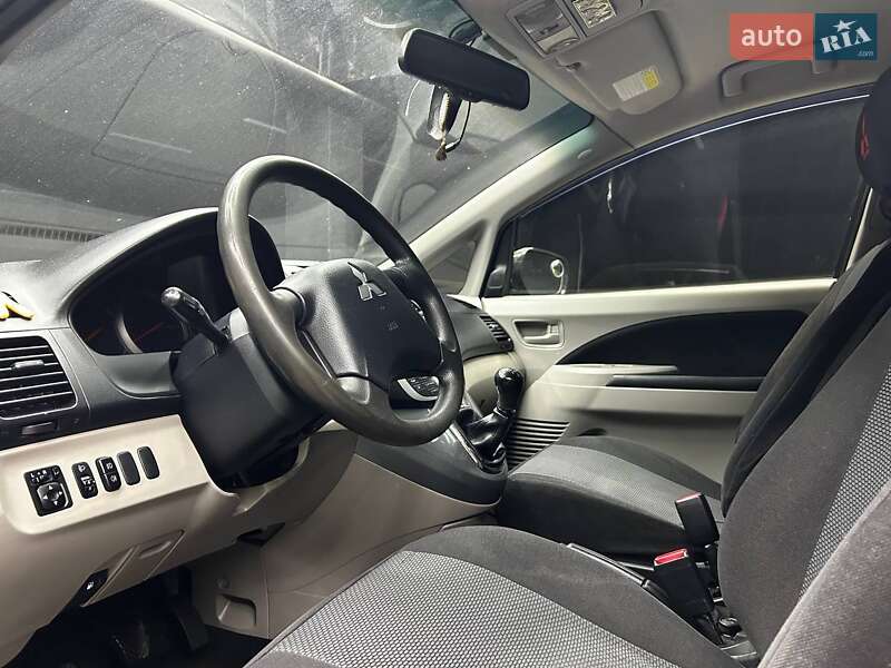 Минивэн Mitsubishi Grandis 2008 в Черновцах