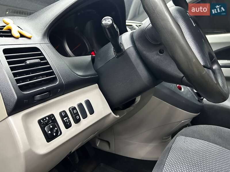 Минивэн Mitsubishi Grandis 2008 в Черновцах