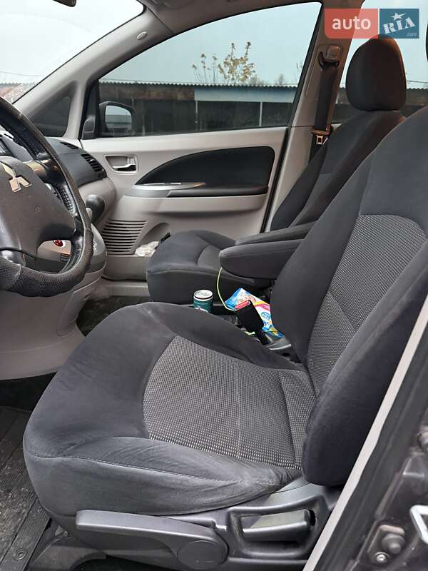 Минивэн Mitsubishi Grandis 2008 в Киеве фото 7 Минивэн Mitsubishi Grandis 2008 в Киеве