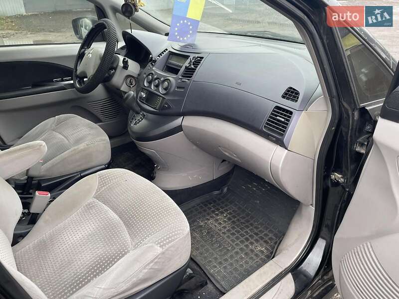Минивэн Mitsubishi Grandis 2004 в Киеве фото 8 Минивэн Mitsubishi Grandis 2004 в Киеве