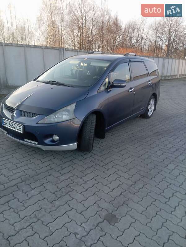 Минивэн Mitsubishi Grandis 2006 в Сарнах фото Минивэн Mitsubishi Grandis 2006 в Сарнах