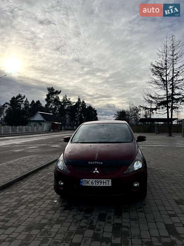 Минивэн Mitsubishi Grandis 2004 в Гатном фото 3 Минивэн Mitsubishi Grandis 2004 в Гатном