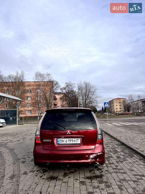 Минивэн Mitsubishi Grandis 2004 в Гатном фото 5 Минивэн Mitsubishi Grandis 2004 в Гатном