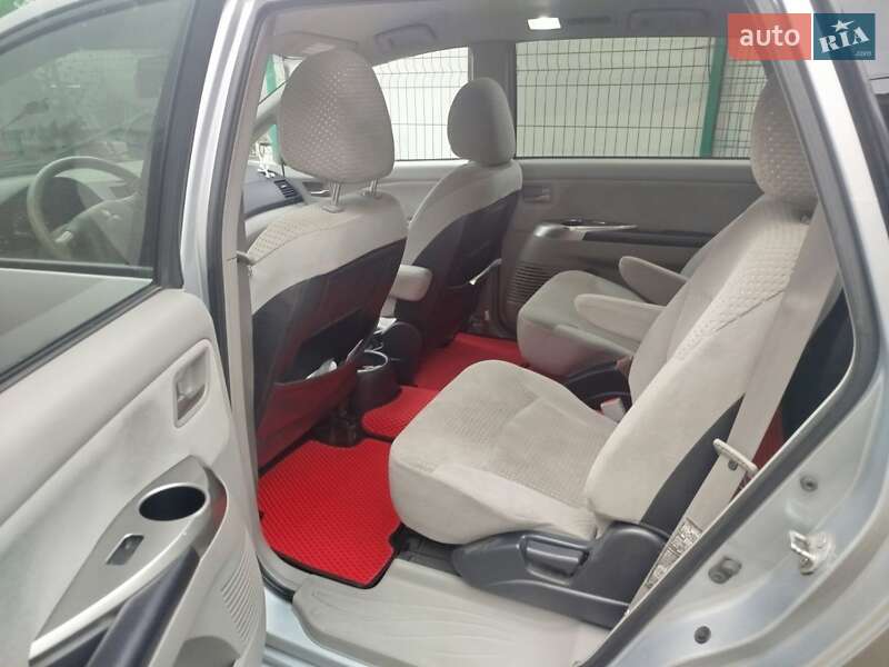 Минивэн Mitsubishi Grandis 2004 в Днепре фото Минивэн Mitsubishi Grandis 2004 в Днепре