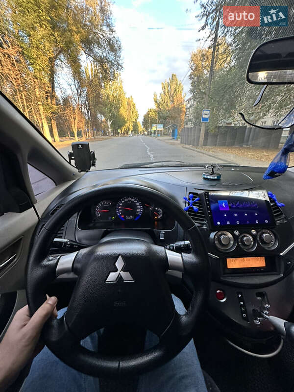 Мінівен Mitsubishi Grandis 2006 в Нікополі