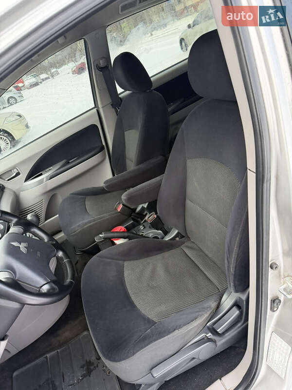 Минивэн Mitsubishi Grandis 2007 в Каменском