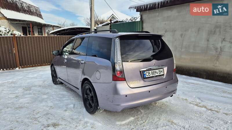 Mitsubishi Grandis 2006