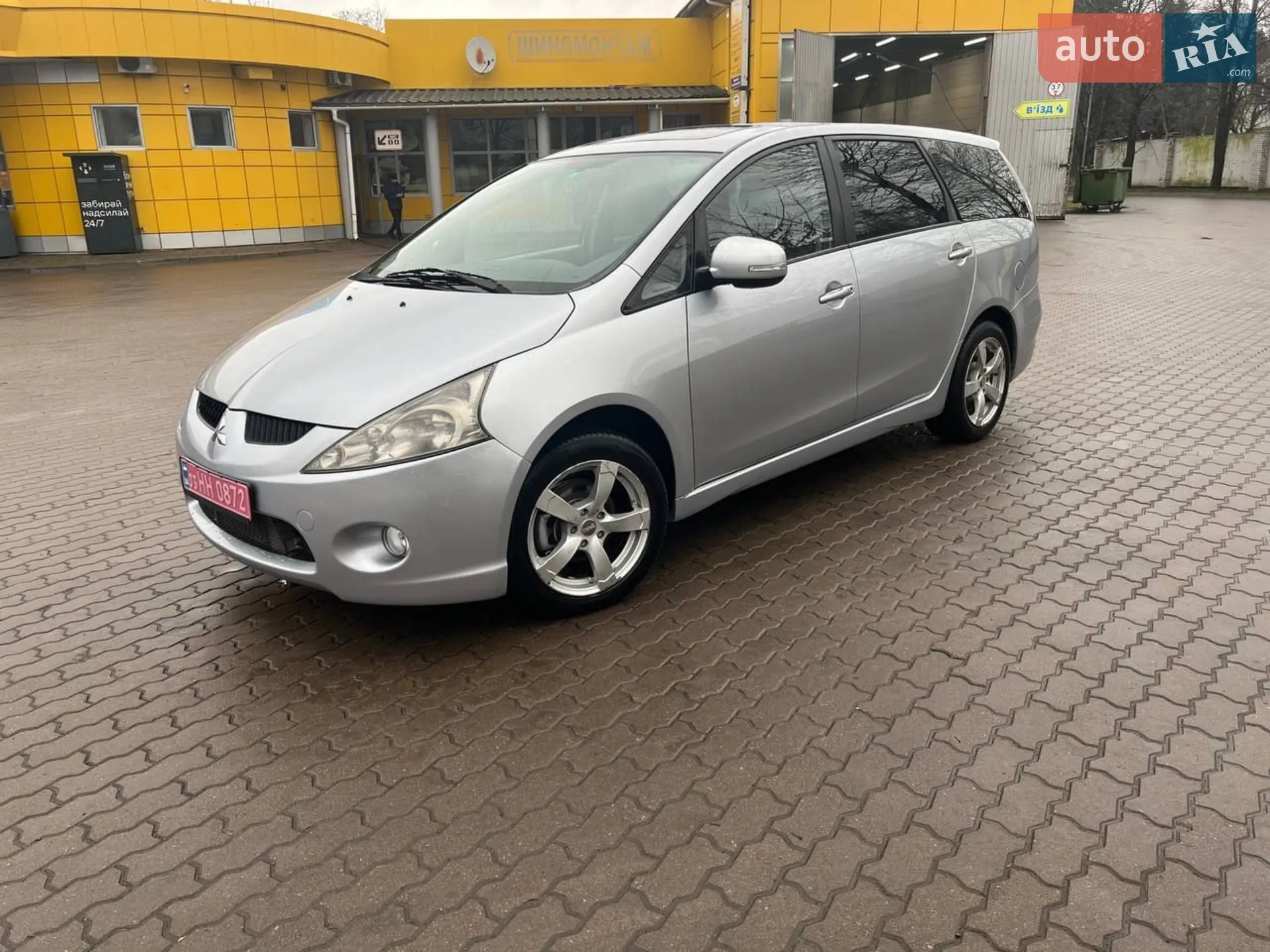 2010 Mitsubishi Grandis - мініатюра 4