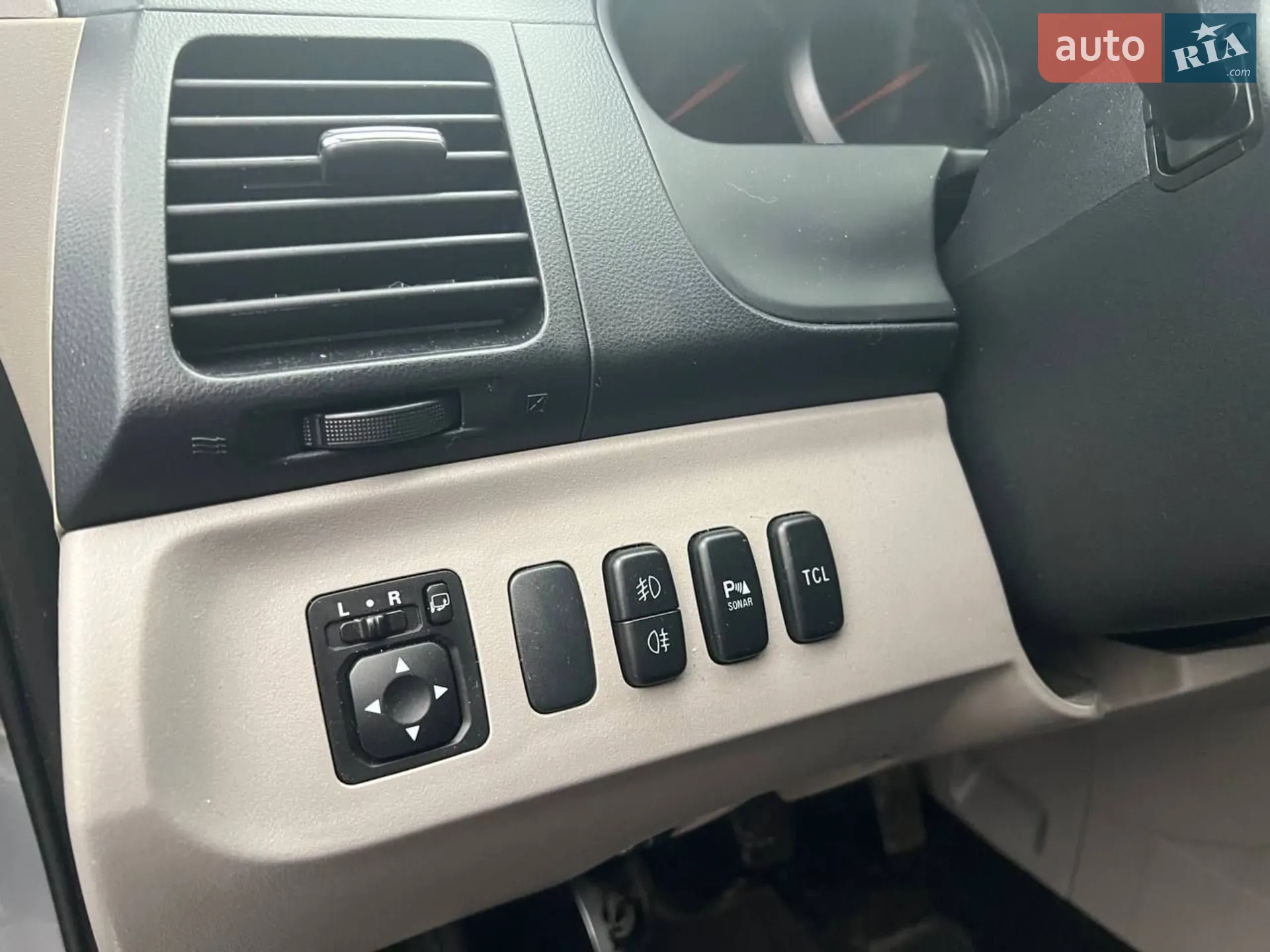2010 Mitsubishi Grandis - мініатюра 19