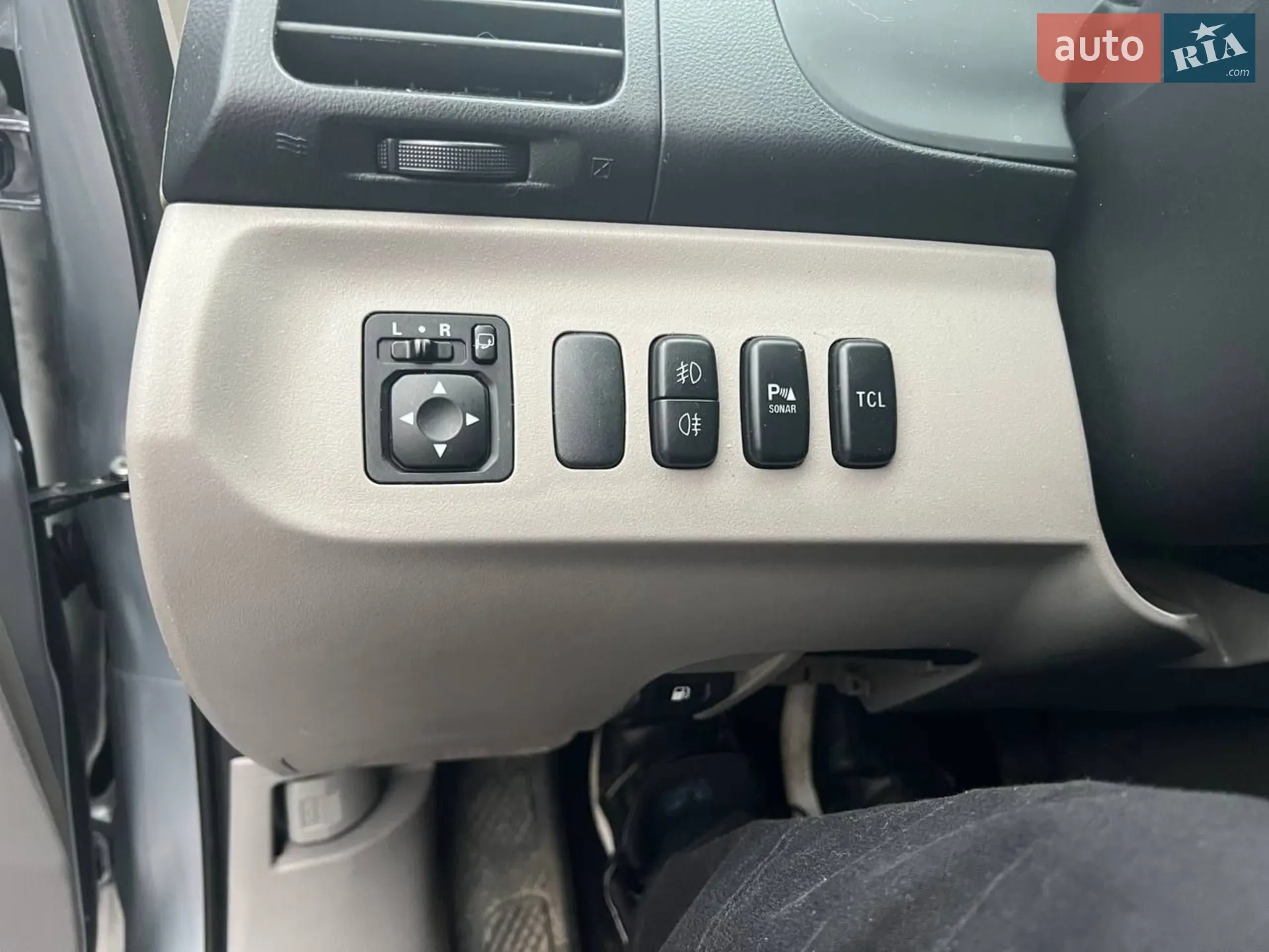 2010 Mitsubishi Grandis - мініатюра 22