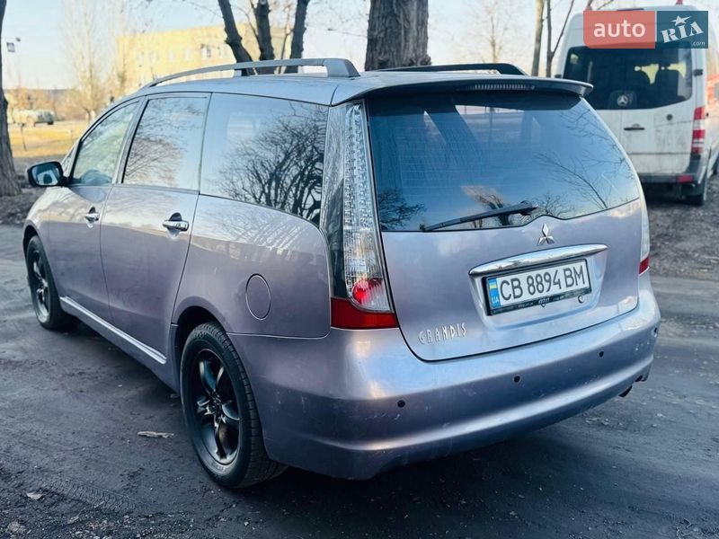 Mitsubishi Grandis 2006