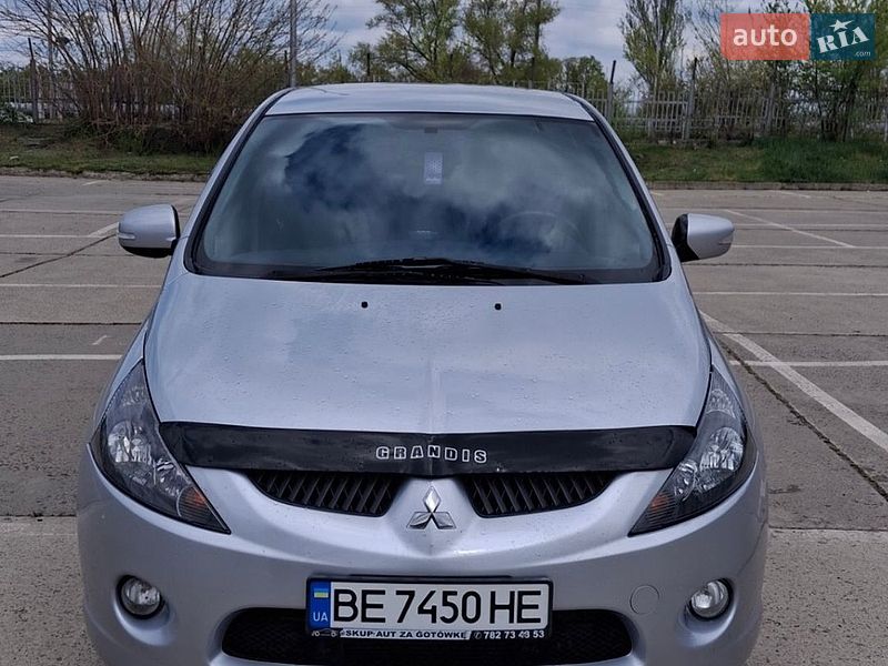 Mitsubishi Grandis 2006