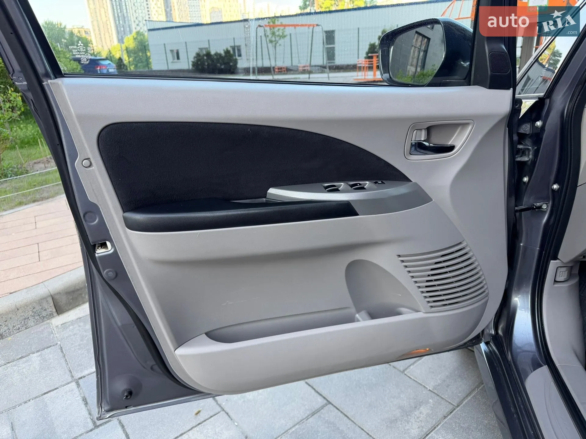Mitsubishi Grandis 2008 VIN JMBLRNA4W8Z002810 фото оголошення 11 з 30